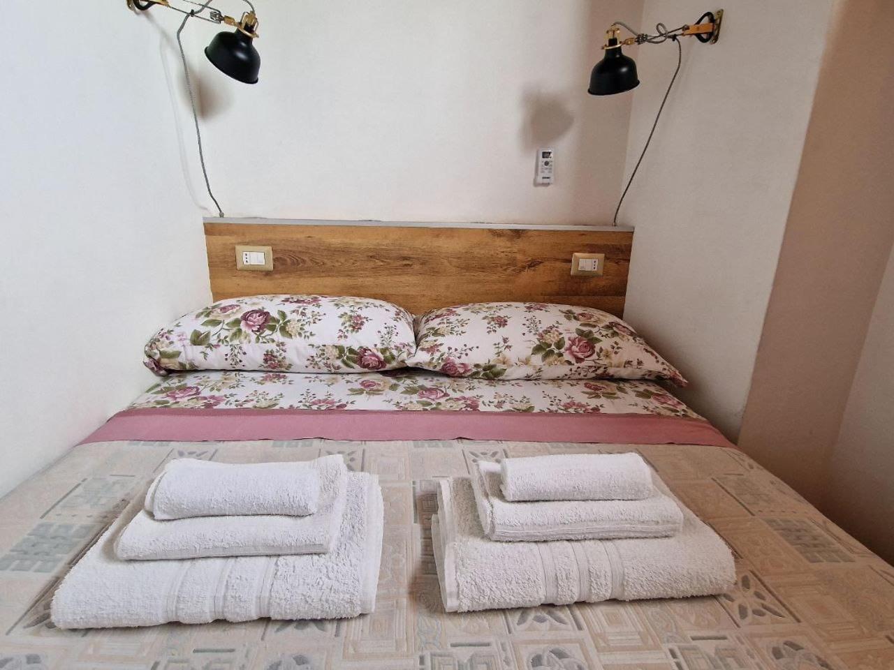 Siculi Central Apartment คาตาเนีย ภายนอก รูปภาพ