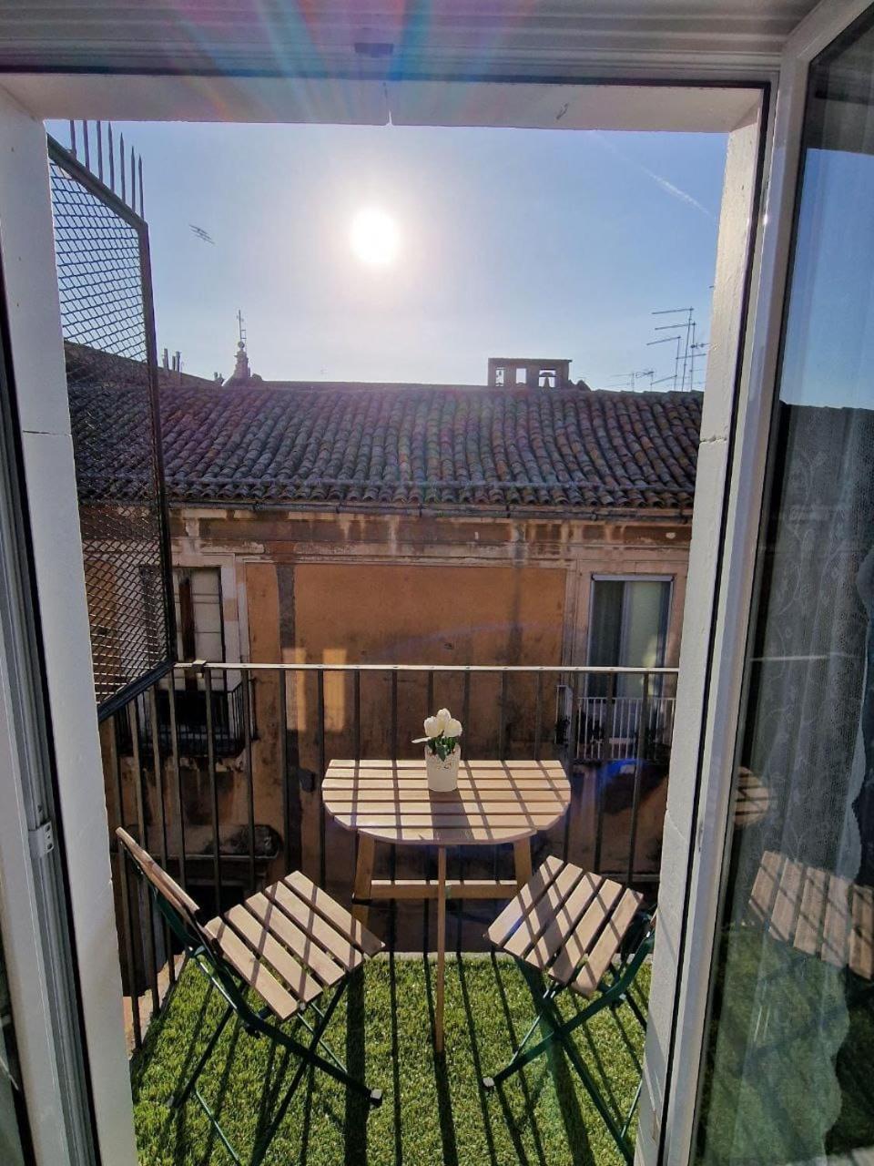 Siculi Central Apartment คาตาเนีย ภายนอก รูปภาพ