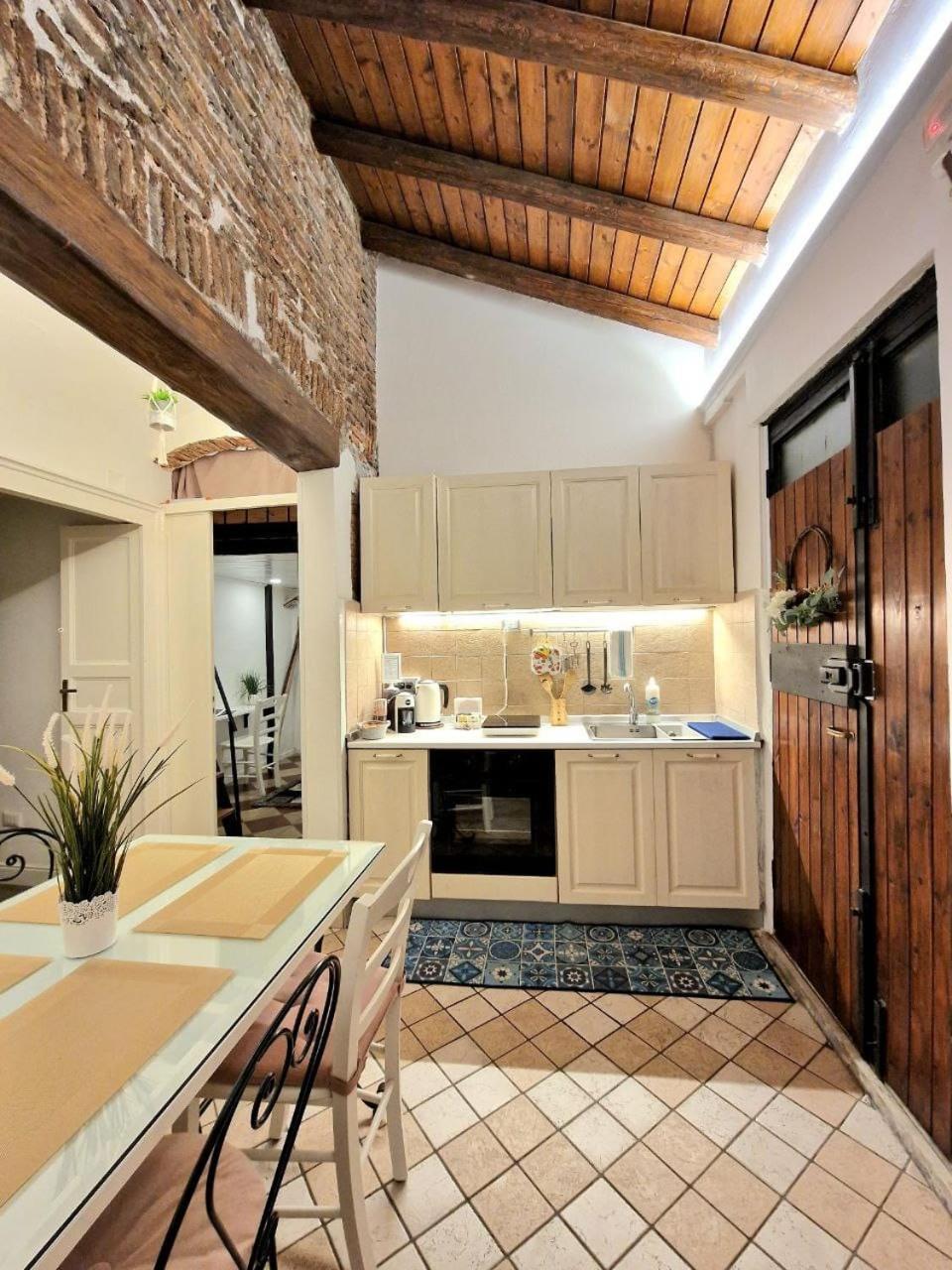 Siculi Central Apartment คาตาเนีย ภายนอก รูปภาพ